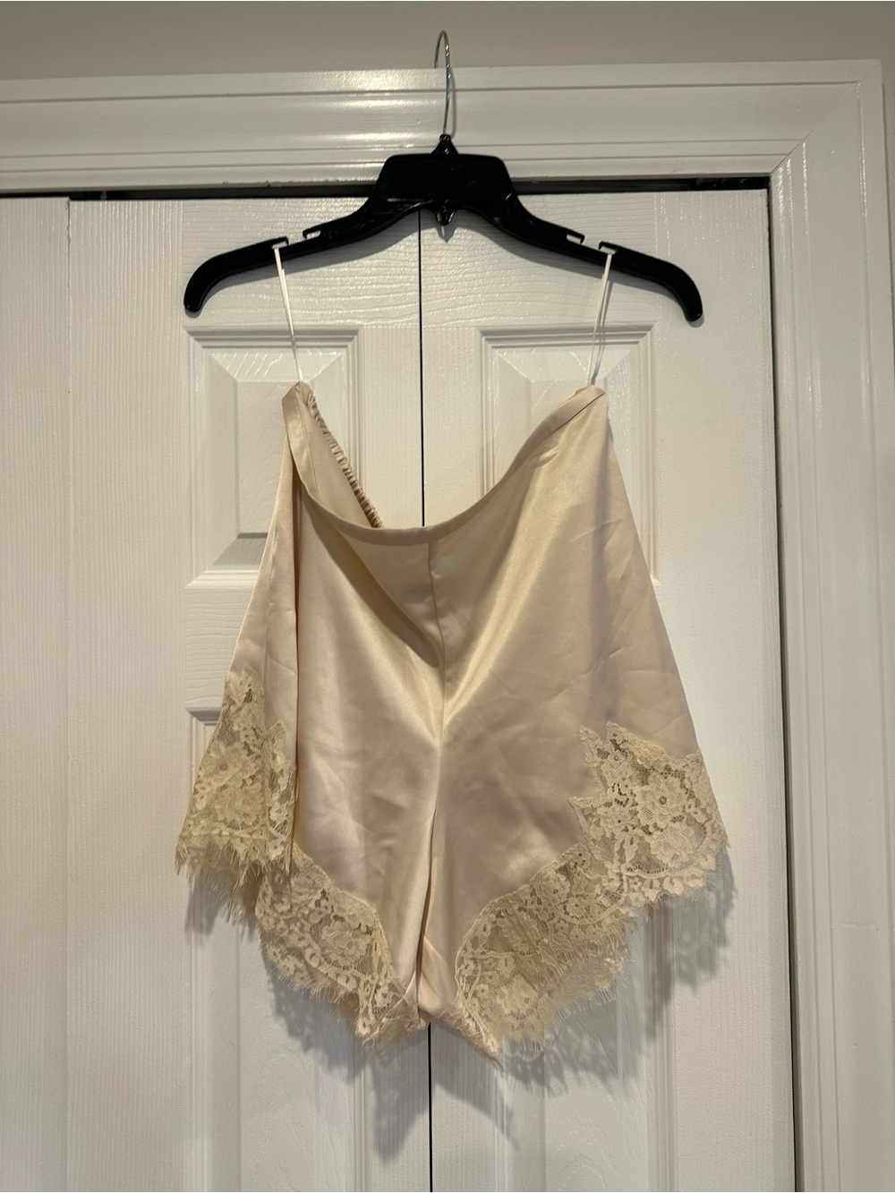 Reformation Fern Satin Short - Picture 4 of 5